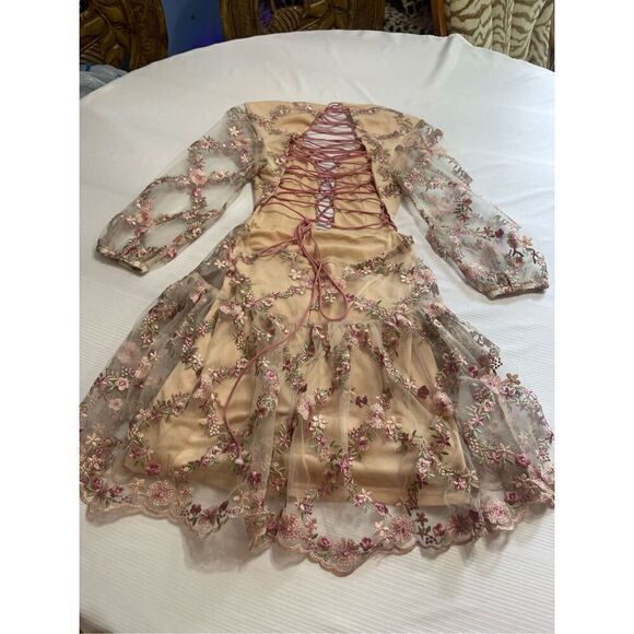 Hello Molly Floral Embroidered Strappy Dress Size 8 - Picture 10 of 13